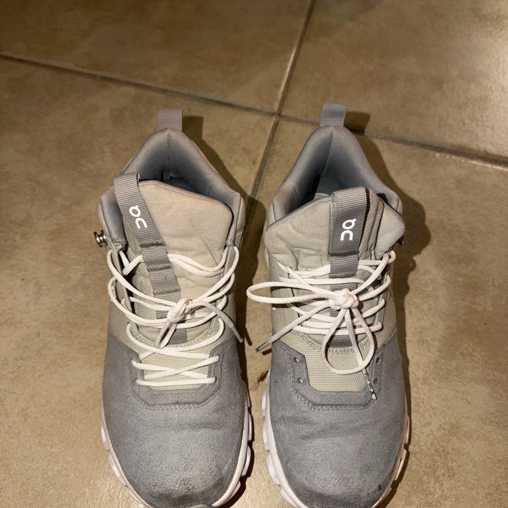 ON Women's Gray Sneakers